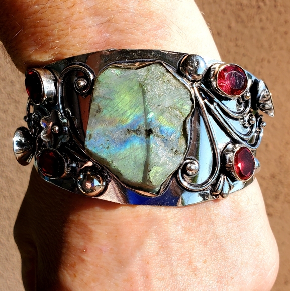 New Unique Rough Labradorite and Garnet Adjustable Cuff 925 Silver Bracelet. - Picture 3 of 16